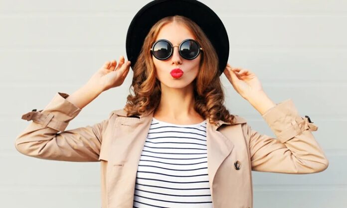 Moda ve Tasarım Festivalleri Kültür, Estetik ve Yaratıcılıkla Buluşuyor Moda Festivalleri, Tasarım Etkinlikleri, Genç Tasarımcılar, Sürdürülebilir Moda, Dijital Defileler, Tasarım Turizmi, Sanatsal Etkinlikler, Estetik Deneyim, Konulu bir haber görseli.
