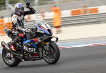 Motor Sporları Festivalleri: Adrenalini Yüksek Etkinlikler ve Heyecan Dolu Yarışlar Motor sporları, hız tutkunları için vazgeçilmez bir etkinlik alanıdır. Dünyanın dört bir yanında düzenlenen motor sporları festivalleri, hem profesyonellere hem de amatörlere adrenalin dolu deneyimler sunar. Bu festivaller, motorsporlarının hız, dayanıklılık ve beceri gerektiren yönlerini kutlamak için bir araya gelen insanları cezbetmektedir. Ayrıca, bu tür festivaller, katılımcıların yalnızca fiziksel becerilerini değil, aynı zamanda stratejik düşünme yeteneklerini de geliştirmelerine olanak tanır. Farklı yarış kategorilerinin ve etkinliklerin bulunduğu bu festivaller, izleyiciler için de büyüleyici bir deneyim sunar. Konulu bir haber görseli.