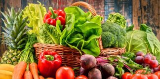Sağlık ve wellness festivalleri, beden sağlığını ve zihinsel iyiliği desteklemeyi amaçlayan etkinliklerdir. Günümüzde, insanların sağlıklı yaşam tarzlarına olan ilgisi artarken, bu tür festivaller de popülerlik kazanmaktadır. İnsanlar, bu festivallerde hem bedensel hem de ruhsal sağlıklarını iyileştirmek amacıyla bir araya gelirler. Sağlık ve wellness festivalleri, katılımcılarına beslenme, egzersiz, meditasyon, masaj gibi çeşitli sağlıklı yaşam aktiviteleri sunar. Bu etkinlikler, bireylerin genel sağlığını iyileştirmeleri için eşsiz fırsatlar sunar ve aynı zamanda toplumsal dayanışma ve bilinç oluşturmayı hedefler. Konulu bir haber görseli.