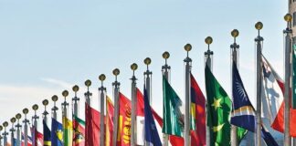 Dünyanın Renkleri Uluslararası Kültür Festivalleri Dünya çapında düzenlenen uluslararası kültür festivalleri, kültürler arası etkileşimi artıran, farklı halkların geleneksel sanatlarını ve yaşam biçimlerini tanıtmak için büyük bir platform oluşturur. Bu festivaller, sadece eğlenceli etkinlikler değil, aynı zamanda farklı kültürlerin bir araya gelerek birbirlerinden öğrenmelerine ve küresel ölçekte anlayış ve saygıyı pekiştirmelerine olanak tanır. Kültür festivalleri, dünya çapında sanatçılar, sanatseverler ve topluluklar için buluşma noktaları yaratır. Konulu bir haber görseli.