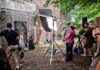 Film ve Dizi Set Festivalleri İle Sinemanın Büyüsüne Adım Atın Film ve dizi set festivalleri, sinemanın ve televizyon dünyasının büyüsüne adım atmak isteyenler için eşsiz fırsatlar sunar. Bu tür etkinlikler, sektördeki profesyonellerin bir araya gelip yenilikleri tartıştığı, katılımcıların favori filmleri ve dizilerinin setlerini gezdiği, ünlü isimlerle tanıştığı ve sinema ile televizyon dünyasının perde arkasını keşfettiği organizasyonlardır. Film festivalleri ve dizi setleri, sektöre dair bir tutkuya sahip olan herkes için çok özel deneyimler sunar. Katılımcılar, bir film ya da dizinin nasıl yaratıldığını öğrenirken, aynı zamanda farklı setlerde geçirilen büyülü anların bir parçası olurlar. Konulu bir haber görseli.