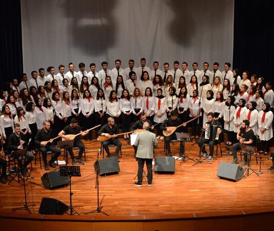 Halk Müziği ve Türk Sanat Müziği Festivalleri: Türkiye’deki Müzik Zenginliği Halk Müziği ve Türk Sanat Müziği Festivalleri: Türkiye'deki Müzik Zenginliği Konulu bir haber görseli.