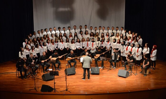Halk Müziği ve Türk Sanat Müziği Festivalleri Türkiye'deki Müzik Zenginliği Halk Müziği ve Türk Sanat Müziği Festivalleri: Türkiye'deki Müzik Zenginliği Konulu bir haber görseli.