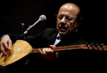 Halk Müziği ve Türk Sanat Müziği Festivalleriyle Geleneksel Ezgilerin Büyüsü Türkiye, sahip olduğu köklü kültürel mirasla sadece tarihi yapılarıyla değil, aynı zamanda zengin müzik kültürüyle de öne çıkan bir ülke. Bu mirasın en nadide parçalarından biri ise hiç şüphesiz Halk Müziği ve Türk Sanat Müziği’dir. Bu iki müzik türü, yüzyıllardır Anadolu topraklarında yaşayan farklı halkların duygularını, acılarını, sevinçlerini ve hikâyelerini ezgilerle dile getirir. Günümüzde ise bu eşsiz müzik gelenekleri, Türkiye’nin dört bir yanında düzenlenen festivallerle yaşatılmakta ve yeni kuşaklara aktarılmaktadır. Konulu bir haber görseli.