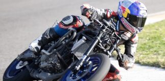 Motor sporları, Türkiye'nin pek çok şehrinde binlerce tutkulu izleyiciyi ve sporcuyu bir araya getiren büyük organizasyonlarla kutlanıyor. Her yıl farklı disiplinlerde düzenlenen bu motor sporları festivalleri, sadece adrenalin ve hız değil; aynı zamanda turizm, ekonomi ve kültürel çeşitlilik açısından da büyük katkı sağlıyor. Özellikle Türkiye Rallisi ve Istanbul Park Formula 1 gibi dünya çapında bilinen etkinlikler, Türkiye'yi uluslararası motor sporları arenasında daha görünür hale getiriyor. Konulu bir haber görseli.