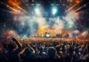 Pop müzik festivalleri, dünyada milyonlarca müzikseverin tutkuyla takip ettiği etkinlikler arasında yer alıyor. Ritimleriyle enerjiyi yükselten, sahne performanslarıyla izleyenleri büyüleyen bu festivaller, her yıl birçok ülkede büyük bir coşkuyla düzenleniyor. Özellikle yaz aylarında açık hava etkinlikleri olarak gerçekleştirilen pop müzik festivalleri, sadece müziğin değil, aynı zamanda gençlik kültürünün, modanın ve sosyal etkileşimin de kutlandığı birer platform haline gelmiş durumda. Konulu bir haber görseli.