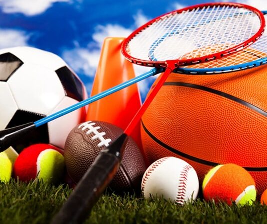 Spor Festivalleri: Kültürel Birleşim ve Dünya Çapında Heyecan Spor festivalleri, dünyanın dört bir yanında insanları bir araya getiren, büyük heyecanlar yaratan ve kültürel sınırları aşan etkinliklerdir. Her yıl binlerce kişi, farklı spor dallarındaki yeteneklerini sergilemek, izleyicilere unutulmaz anlar yaşatmak ve aynı zamanda birbirleriyle dostane rekabet içinde olmak için bu festivallere katılır. Spor festivalleri, katılımcılarına sadece fiziksel bir deneyim sunmakla kalmaz, aynı zamanda toplumsal dayanışma, kültürel etkileşim ve eğlenceli bir atmosfer sağlar. Bu tür etkinlikler, hem izleyicilerin hem de sporcuların enerjilerini birleştirerek büyük bir coşku yaratır. Konulu bir haber görseli.