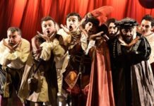 Tiyatro Festivalleriyle Türkiye’nin Sanat Yıldızı Parlıyor Türkiye, sahne sanatları konusunda son yıllarda önemli bir yol kat etti. Tiyatro festivalleri, kültür ve sanatın vücut bulduğu en önemli etkinlikler arasında yer alıyor. Türkiye'nin farklı şehirlerinde her yıl düzenlenen tiyatro festivalleri, hem yerel hem de uluslararası sanatçıları bir araya getiriyor. Bu festivaller, seyircisine farklı kültürel bakış açıları sunarak tiyatronun evrensel dilini daha geniş kitlelere duyuruyor. Konulu bir haber görseli.