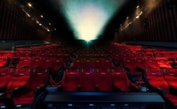 Türkiye’de Sinema ve Animasyon Tutkunlarının Buluşma Noktası Türkiye’de sinema ve animasyon kültürü, son yıllarda büyük bir gelişim gösterdi. Her geçen gün artan izleyici kitlesi ve içerik üreticileri, bu alanda daha fazla organizasyonun düzenlenmesine yol açıyor. Özellikle gençlerin ve öğrencilerin yoğun ilgi gösterdiği bu etkinlikler, şehirlere sanatsal bir soluk kazandırmakla kalmıyor, aynı zamanda kültürel turizmi de canlandırıyor. Konulu bir haber görseli.