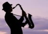 Müzik, insan ruhunun derinliklerine hitap eden, sınır tanımayan bir dil olarak kabul edilir. Türkiye’de, caz ve blues gibi türler, yalnızca müzikseverlerin değil, sanatın her alanına ilgi duyanların da ilgisini çekiyor. Türkiye’nin dört bir yanında düzenlenen caz ve blues festivalleri, müziğin gücünü kutlayarak, farklı kültürlerden gelen sanatçıları bir araya getiriyor. Bu festivaller, hem Türk hem de dünya çapında ünlü sanatçılarla dolu, etkileyici bir müzik deneyimi sunuyor. İşte Türkiye'deki caz ve blues festivallerinin en dikkat çekenleri. Konulu bir haber görseli.