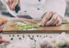 Türkiye, gastronomi dünyasında eşsiz bir mirasa sahip bir ülke olarak, mutfak kültürünü en iyi şekilde kutlayan festivallere ev sahipliği yapıyor. Gastronomi festivalleri, Türk mutfağının zengin çeşitliliğini, geleneksel yemeklerin yanı sıra yerel tatları da ön plana çıkararak, hem yerel halkı hem de dünya çapında gastronomi meraklılarını bir araya getiriyor. Antalya Gastronomi Festivali ve Gaziantep Gastronomi Festivali, bu alandaki en prestijli festivaller olarak hem yerel hem de uluslararası düzeyde büyük ilgi görmekte. Konulu bir haber görseli.