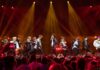 Türkiye’nin Pop Müzik Festivalleri: Enerji Dolu Bir Yaz Türkiye, her yıl düzenlenen pop müzik festivalleri ile müzikseverlere unutulmaz anlar yaşatıyor. Pop müziği, geniş bir dinleyici kitlesine hitap eden ve enerjik atmosferiyle dikkat çeken bir müzik türüdür. Türkiye’nin dört bir yanında düzenlenen pop müzik festivalleri, katılımcılarına en sevilen şarkıcıları ve grupları izleme fırsatı verirken, şehrin farklı atmosferlerinde müziğin ritmine kapılmalarını sağlıyor. İstanbul’dan Edirne’ye kadar her şehirde yapılan bu etkinlikler, müzikseverlerin bir araya gelerek keyifli bir deneyim yaşamalarına olanak tanıyor. Konulu bir haber görseli.