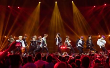 Türkiye’nin Pop Müzik Festivalleri: Enerji Dolu Bir Yaz Türkiye, her yıl düzenlenen pop müzik festivalleri ile müzikseverlere unutulmaz anlar yaşatıyor. Pop müziği, geniş bir dinleyici kitlesine hitap eden ve enerjik atmosferiyle dikkat çeken bir müzik türüdür. Türkiye’nin dört bir yanında düzenlenen pop müzik festivalleri, katılımcılarına en sevilen şarkıcıları ve grupları izleme fırsatı verirken, şehrin farklı atmosferlerinde müziğin ritmine kapılmalarını sağlıyor. İstanbul’dan Edirne’ye kadar her şehirde yapılan bu etkinlikler, müzikseverlerin bir araya gelerek keyifli bir deneyim yaşamalarına olanak tanıyor. Konulu bir haber görseli.