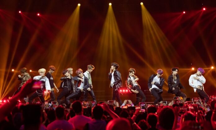 Türkiye’nin Pop Müzik Festivalleri Enerji Dolu Bir Yaz Türkiye, her yıl düzenlenen pop müzik festivalleri ile müzikseverlere unutulmaz anlar yaşatıyor. Pop müziği, geniş bir dinleyici kitlesine hitap eden ve enerjik atmosferiyle dikkat çeken bir müzik türüdür. Türkiye’nin dört bir yanında düzenlenen pop müzik festivalleri, katılımcılarına en sevilen şarkıcıları ve grupları izleme fırsatı verirken, şehrin farklı atmosferlerinde müziğin ritmine kapılmalarını sağlıyor. İstanbul’dan Edirne’ye kadar her şehirde yapılan bu etkinlikler, müzikseverlerin bir araya gelerek keyifli bir deneyim yaşamalarına olanak tanıyor. Konulu bir haber görseli.