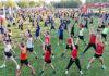 Türkiye’nin Spor Festivalleri: Yıl Boyunca Coşkulu Bir Atletizm ve Spor Tutkusu Türkiye, sporu ve sporun getirdiği coşkuyu her yıl birçok festivale dönüştürerek halkı bir araya getiriyor. Farklı şehirlerde düzenlenen spor festivalleri, hem profesyonel sporcular hem de amatör katılımcılar için eşsiz fırsatlar sunuyor. Bu festivaller, sadece yarışmalarla değil, aynı zamanda sağlıklı yaşamı teşvik eden etkinliklerle de dikkat çekiyor. İstanbul'dan Şanlıurfa'ya kadar Türkiye'nin dört bir yanında düzenlenen bu etkinlikler, yerel halkın ve turistlerin ilgisini çekiyor. Her yaş grubundan insanı sporla buluşturan bu festivaller, katılımcılara unutulmaz anılar biriktirme fırsatı veriyor. Konulu bir haber görseli.